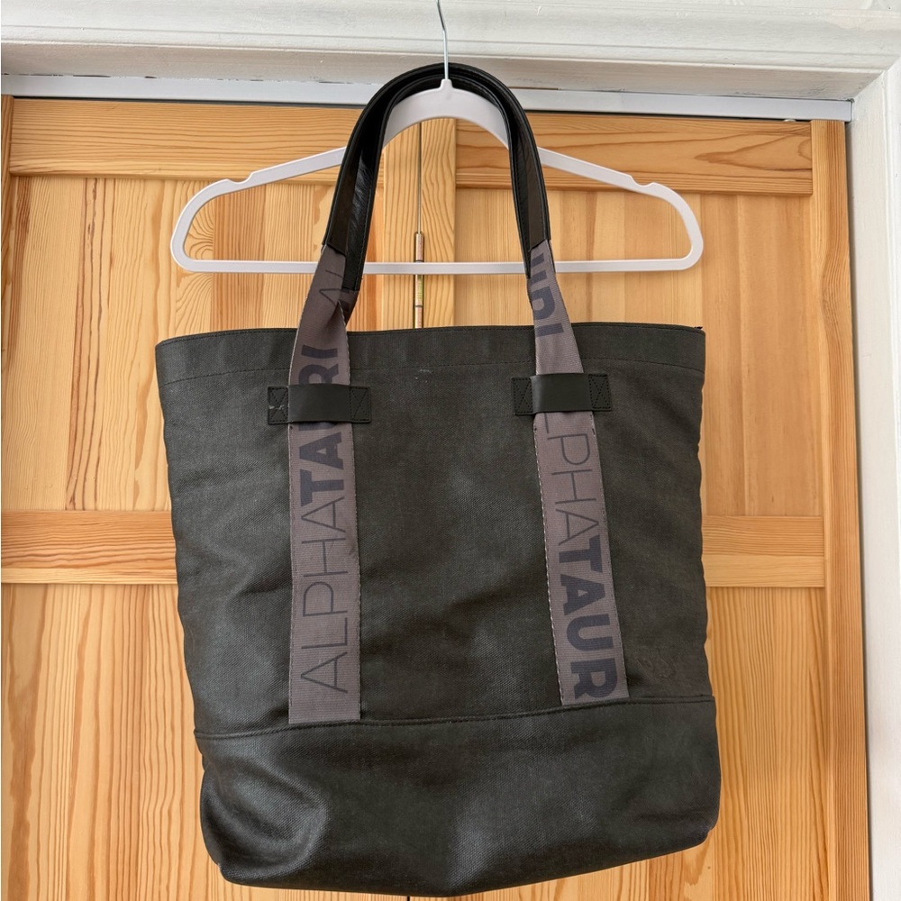 Alpha Tauri Leather Tote
